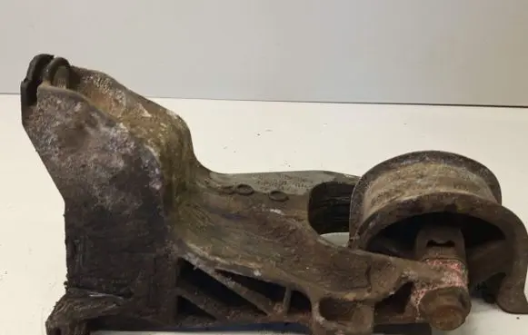 Volkswagen Transporter - Caravelle T5 Engine mounting bracket 7H0199343