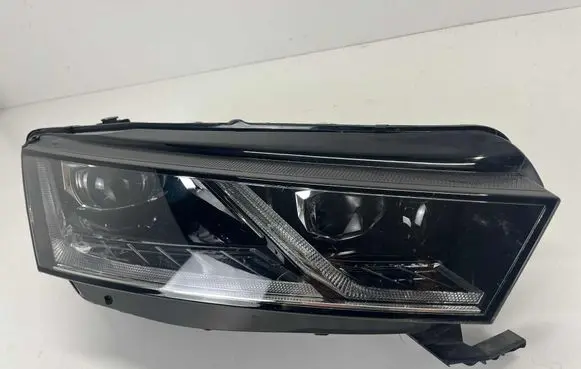 Skoda Octavia Mk4 Headlight/headlamp 5E4941016B 0301118234AC
