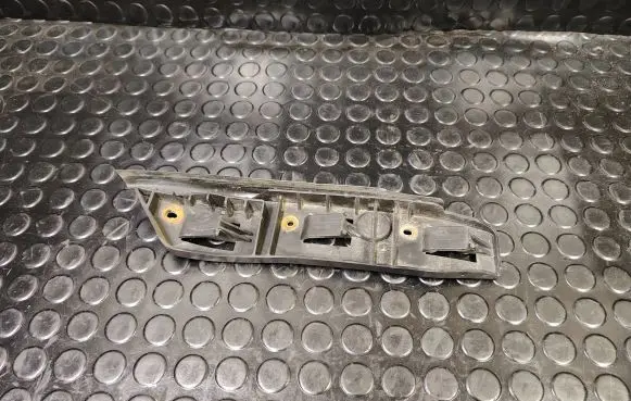 Skoda Superb B5 (3U) Front bumper mounting bracket 3U0807184