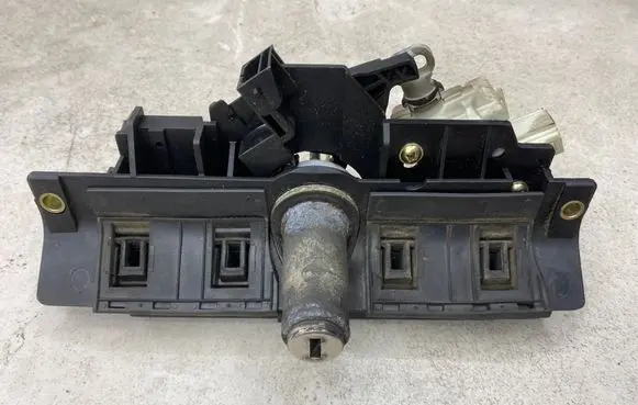 Audi A6 S6 C5 4B Tailgate exterior lock 8D9827565H 4B0827565H