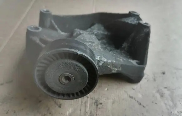 Saab 9-3 Ver2 Belt tensioner pulley 55675