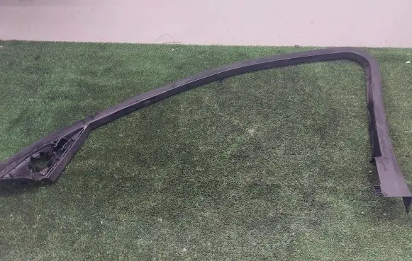 Audi A4 S4 B8 8K Front door glass trim molding 8K0867610