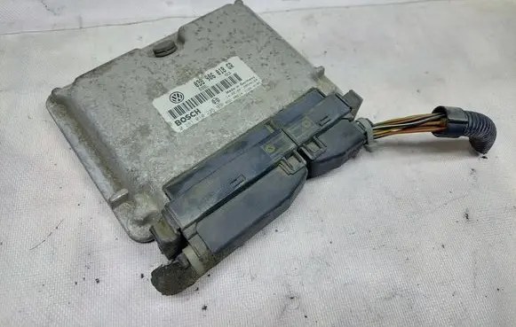 Volkswagen PASSAT B7 Engine control unit/module 038906018GR 0281010245