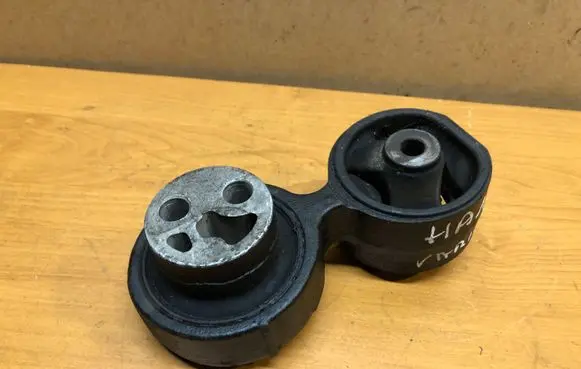 Honda Accord Engine mount bracket