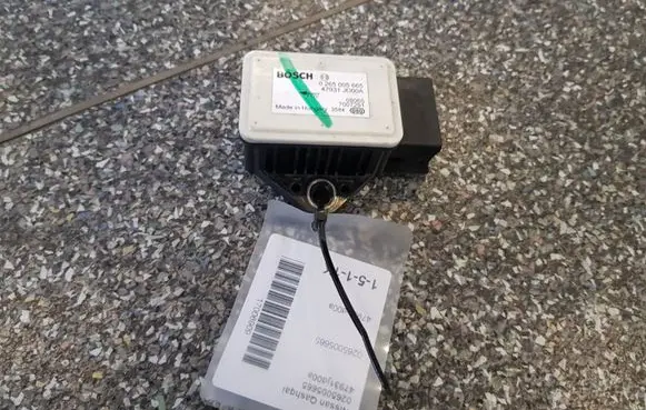 Nissan Qashqai+2 Airbag deployment crash/impact sensor 0265005665