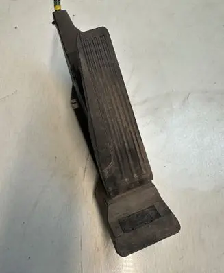 Infiniti Q50 Accelerator throttle pedal 18002JJ90B
