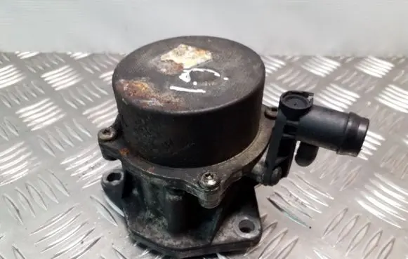 Opel Vivaro Vacuum pump 722389108F