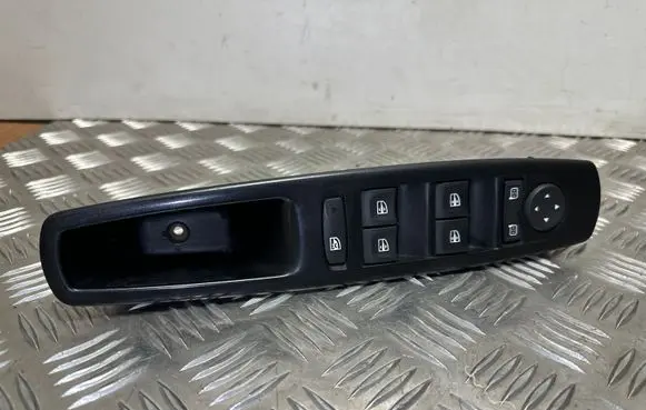 Renault Megane III Electric window control switch E3016