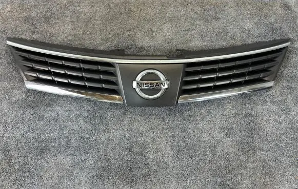 Nissan Tiida C11 Front bumper upper radiator grill 62310EM30A G050