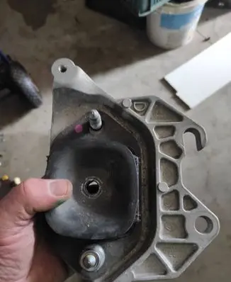 Renault Clio V Engine mount vacuum valve 112532304R
