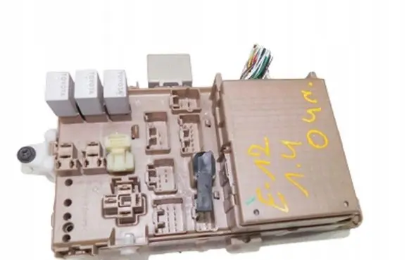 Toyota Corolla E120 E130 Fuse box set 8264102050