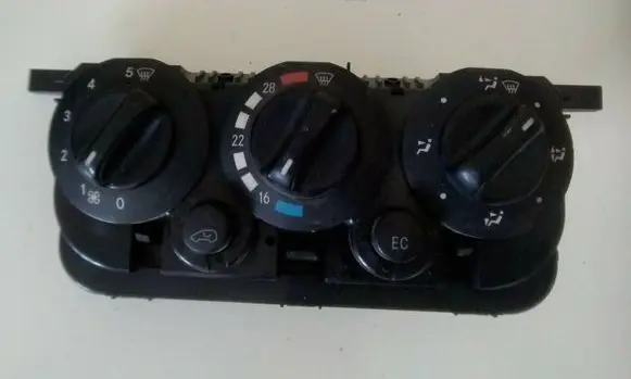 Mercedes-Benz A W168 Climate control unit 1688301285 Q111801 Q150602