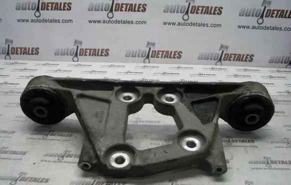 Toyota Sienna XL30 III Rear differential/diff mount bracket 