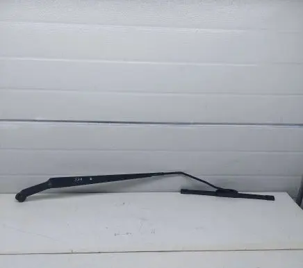 Suzuki SX4 Front wiper blade arm