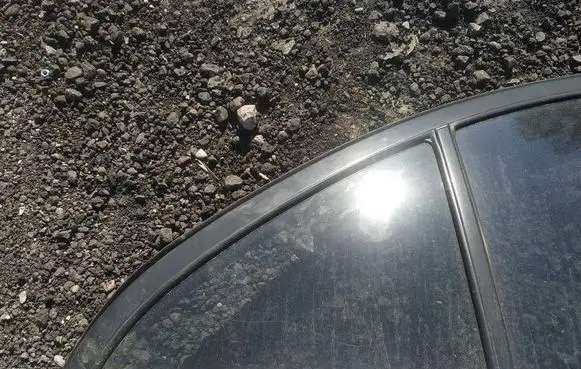 Toyota Avensis T250 Rear vent window glass as2