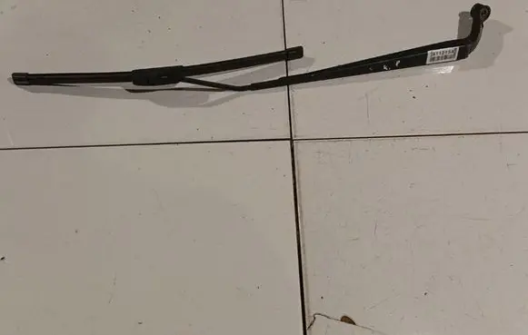 Toyota Corolla E120 E130 Front wiper blade arm 