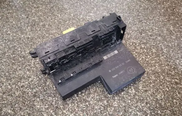 Mercedes-Benz E W210 Fuse module 0295456732