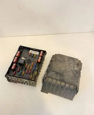 Volkswagen PASSAT B6 Fuse module 3C0937125
