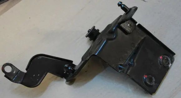 Volkswagen Touran II ABS pump bracket 5Q1614235