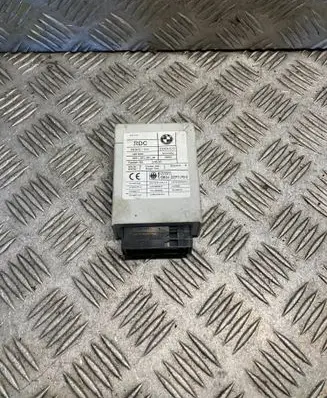 BMW 5 E39 Tire pressure control unit 6751371