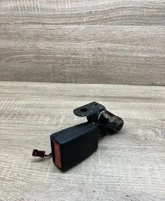 BMW 7 E65 E66 Rear seatbelt buckle 7134042 33039584