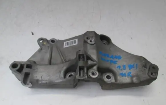 Renault Megane III Generator/alternator bracket 