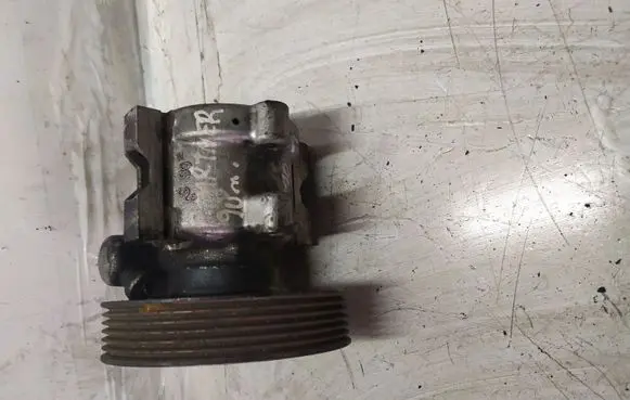 Peugeot Partner Power steering pump 26045330 B053B
