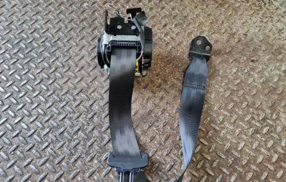 Rear seatbelt