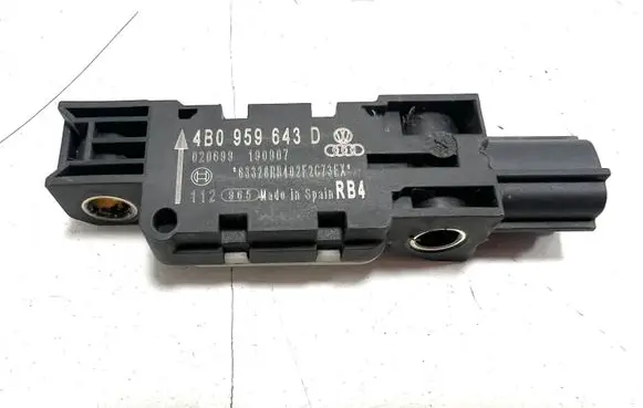 Audi A8 S8 D3 4E Airbag deployment crash/impact sensor 4B0959643D 020699 190907