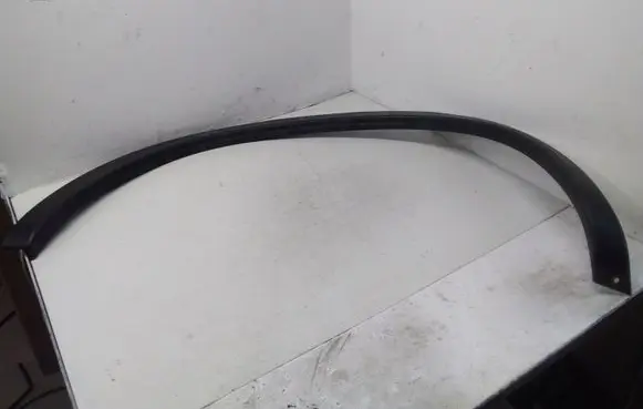 Rear fender molding trim