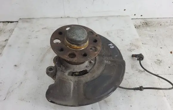 Mercedes-Benz E W212 Front wheel hub spindle knuckle A2124201244 0109YB