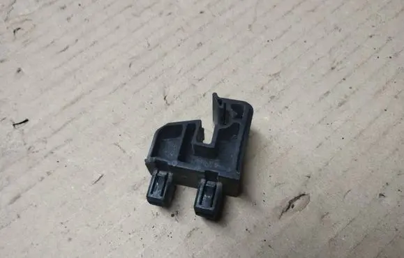 Chrysler Pacifica Headlight/headlamp mounting bracket