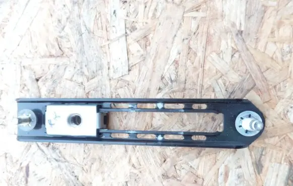 Opel Vectra C Seat belt height adjuster 