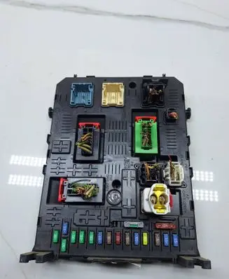 Peugeot Partner Fuse module 966689558002 212456601 20977771