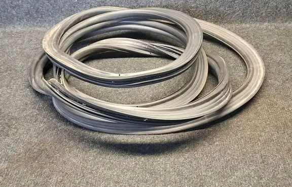 Porsche Macan (95B) Rubber seal loading door 