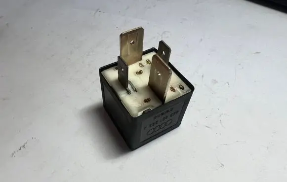 Audi A6 S6 C5 4B Other relay 443951253J