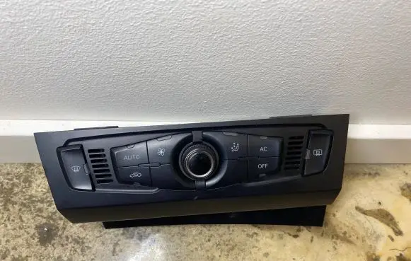 Audi A5 8T 8F Climate control unit 8T2820043AD