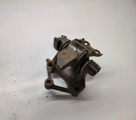 Mazda 6 Engine mount bracket