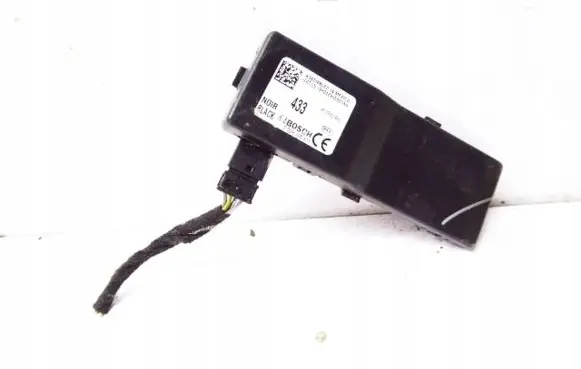 Opel Insignia A Door central lock control unit/module 13501980