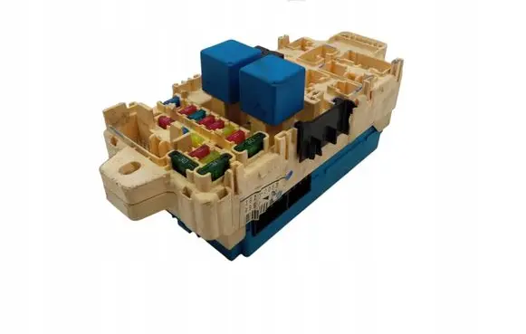 Mitsubishi Pajero Fuse box set 3B27-0053