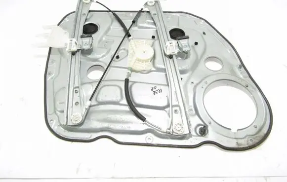 KIA Carens II Front window lifting mechanism without motor 824801D230