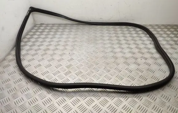 KIA Stonic Front door rubber seal 