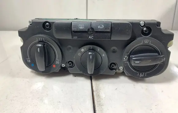 Volkswagen PASSAT B6 Climate control unit