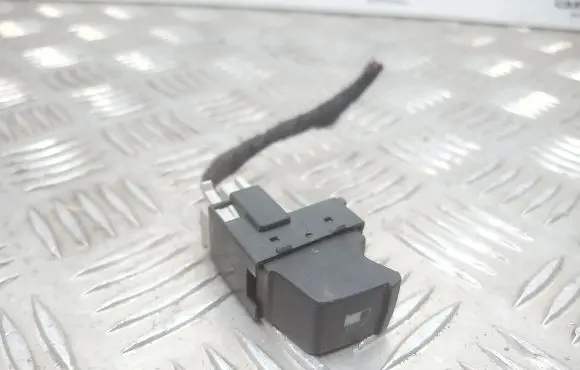 Volkswagen PASSAT B5.5 Fuel tank opening switch 1J0959833A