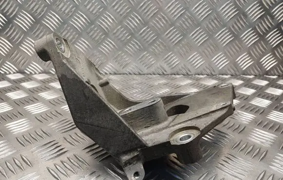 Nissan X-Trail T31 Gearbox mounting bracket 