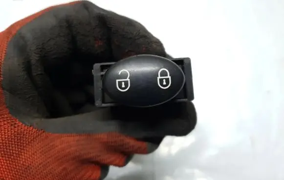 Rover 75 Central locking switch button YUF1013801