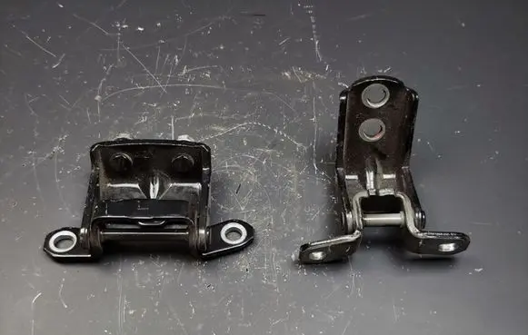 Nissan Navara Rear door hinge set 82421ZP80A