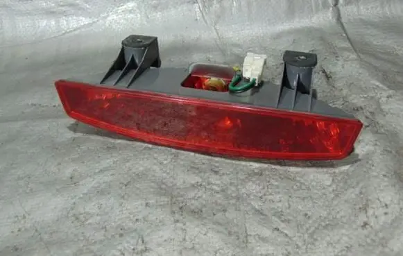 KIA Rio Third/center stoplight