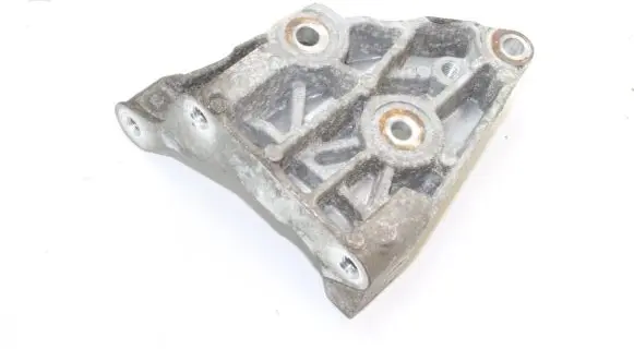 Land Rover Discovery 4 - LR4 Power steering pump mounting bracket QVU500340