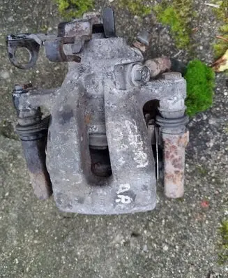 Opel Zafira A Rear brake caliper 4412 RLL3